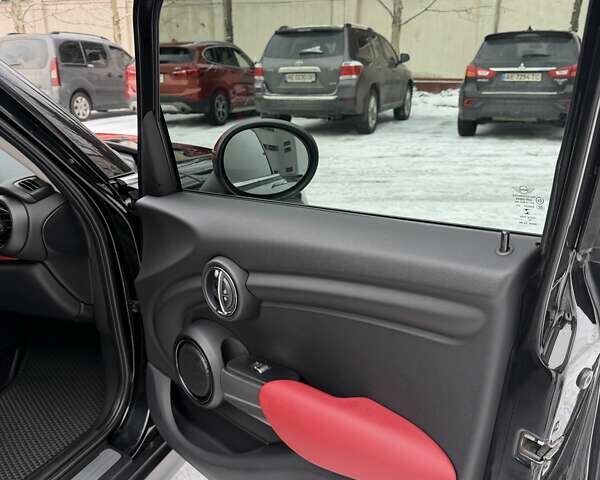 Чорний Міні Cooper, об'ємом двигуна 1.5 л та пробігом 61 тис. км за 13500 $, фото 32 на Automoto.ua