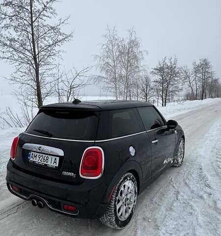 Черный Мини Купер, объемом двигателя 2 л и пробегом 86 тыс. км за 16000 $, фото 2 на Automoto.ua
