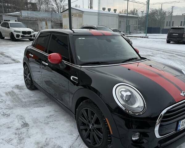 Чорний Міні Cooper, об'ємом двигуна 1.5 л та пробігом 61 тис. км за 13500 $, фото 3 на Automoto.ua