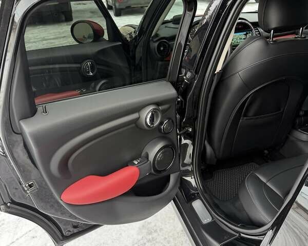 Чорний Міні Cooper, об'ємом двигуна 1.5 л та пробігом 61 тис. км за 13500 $, фото 21 на Automoto.ua