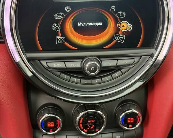 Чорний Міні Cooper, об'ємом двигуна 1.5 л та пробігом 61 тис. км за 13500 $, фото 26 на Automoto.ua