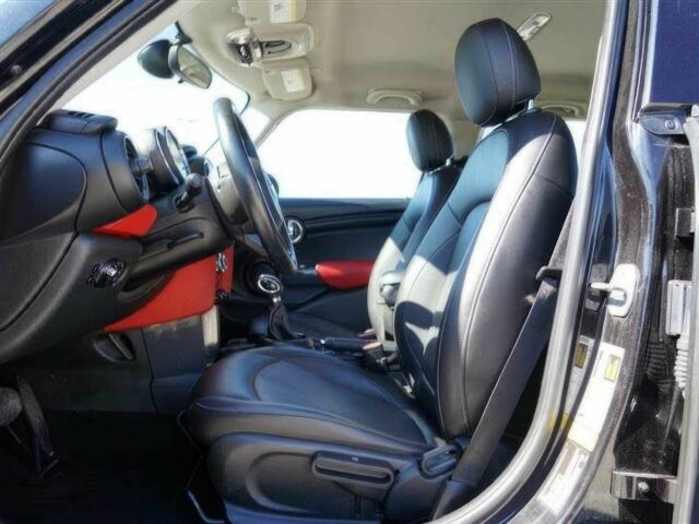 Чорний Міні Cooper, об'ємом двигуна 1.5 л та пробігом 47 тис. км за 11700 $, фото 6 на Automoto.ua