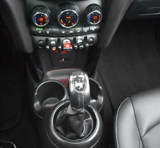 Чорний Міні Cooper, об'ємом двигуна 1.5 л та пробігом 85 тис. км за 13700 $, фото 6 на Automoto.ua