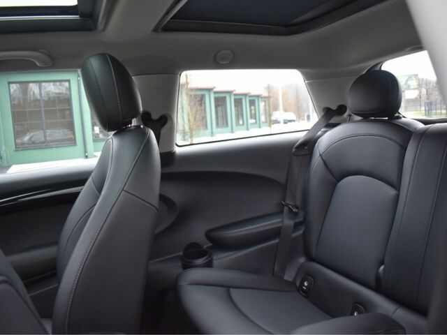 Чорний Міні Cooper, об'ємом двигуна 1.5 л та пробігом 85 тис. км за 13700 $, фото 5 на Automoto.ua