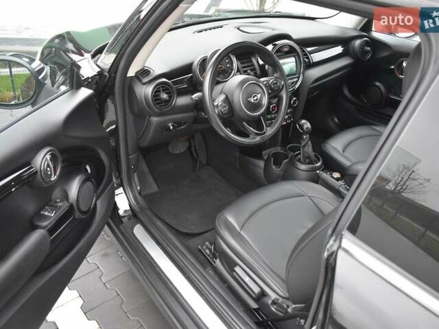 Чорний Міні Cooper, об'ємом двигуна 1.5 л та пробігом 85 тис. км за 13700 $, фото 2 на Automoto.ua