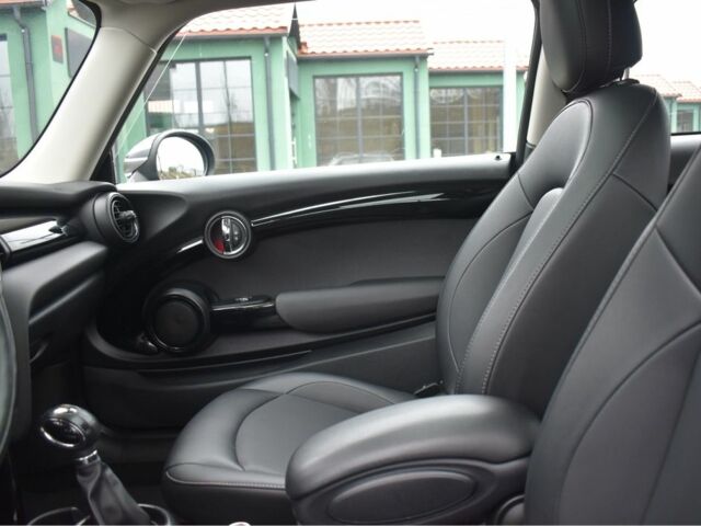 Чорний Міні Cooper, об'ємом двигуна 1.5 л та пробігом 85 тис. км за 13700 $, фото 6 на Automoto.ua