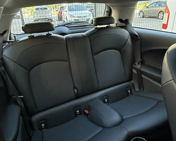 Чорний Міні Cooper, об'ємом двигуна 1.5 л та пробігом 79 тис. км за 14000 $, фото 12 на Automoto.ua