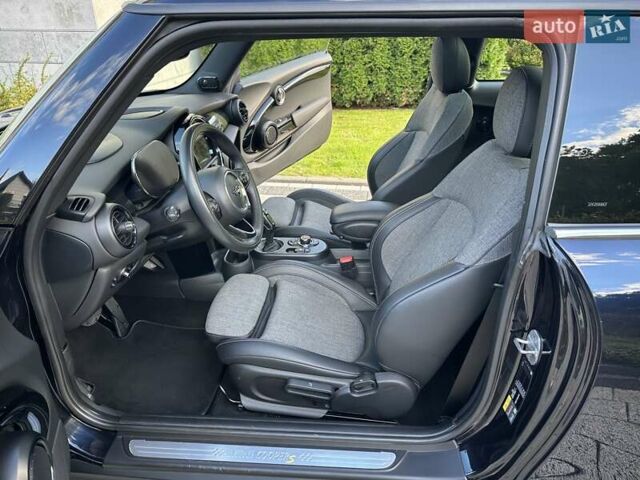 Чорний Міні Cooper, об'ємом двигуна 0 л та пробігом 21 тис. км за 16500 $, фото 6 на Automoto.ua