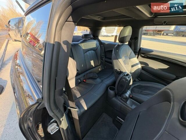 Чорний Міні Cooper, об'ємом двигуна 0 л та пробігом 50 тис. км за 17000 $, фото 13 на Automoto.ua