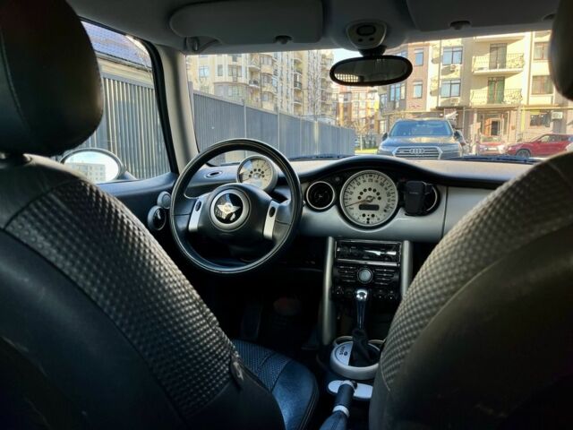 Черный Мини Купер, объемом двигателя 1.6 л и пробегом 245 тыс. км за 3700 $, фото 7 на Automoto.ua