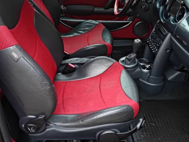 Чорний Міні Cooper, об'ємом двигуна 1.6 л та пробігом 230 тис. км за 4300 $, фото 12 на Automoto.ua