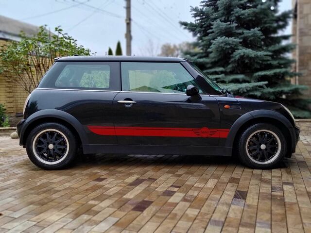 Чорний Міні Cooper, об'ємом двигуна 1.6 л та пробігом 230 тис. км за 4300 $, фото 3 на Automoto.ua