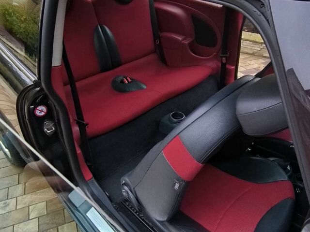 Чорний Міні Cooper, об'ємом двигуна 1.6 л та пробігом 230 тис. км за 4300 $, фото 10 на Automoto.ua