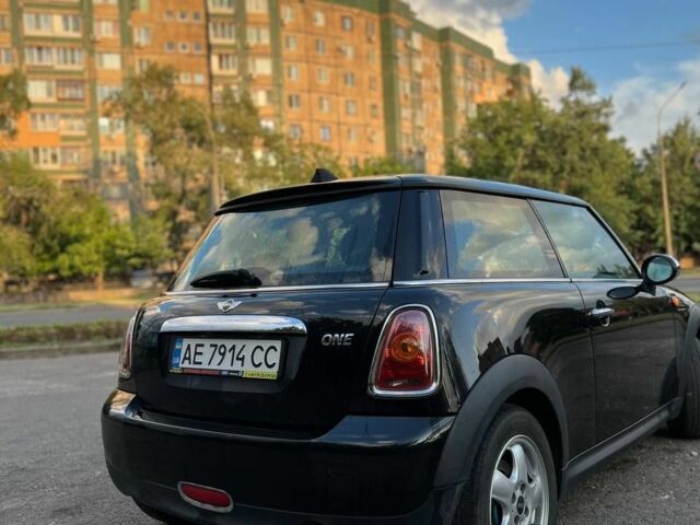 Черный Мини Купер, объемом двигателя 1.4 л и пробегом 150 тыс. км за 6300 $, фото 6 на Automoto.ua
