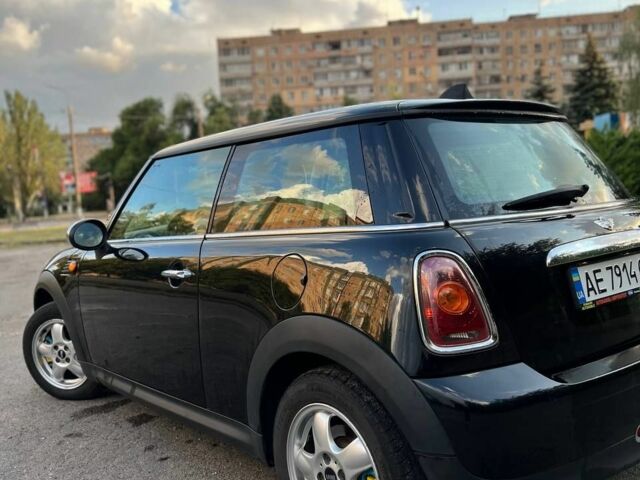 Черный Мини Купер, объемом двигателя 1.4 л и пробегом 150 тыс. км за 6300 $, фото 7 на Automoto.ua