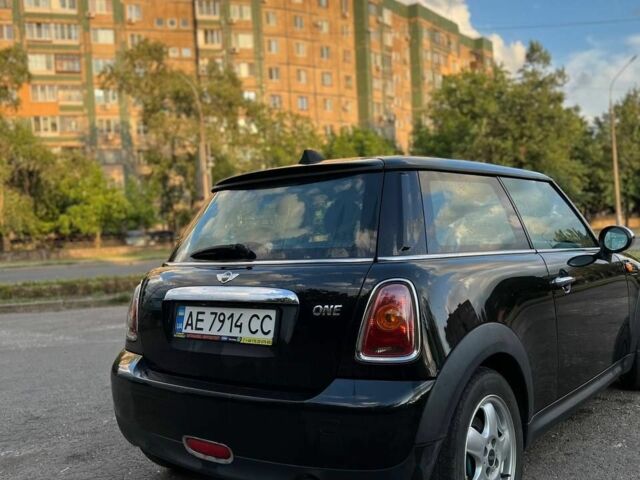 Черный Мини Купер, объемом двигателя 1.4 л и пробегом 150 тыс. км за 6300 $, фото 4 на Automoto.ua