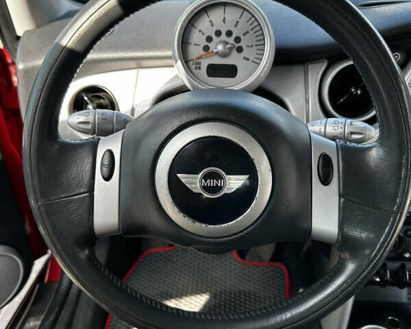 Красный Мини Купер, объемом двигателя 1.6 л и пробегом 234 тыс. км за 4100 $, фото 10 на Automoto.ua