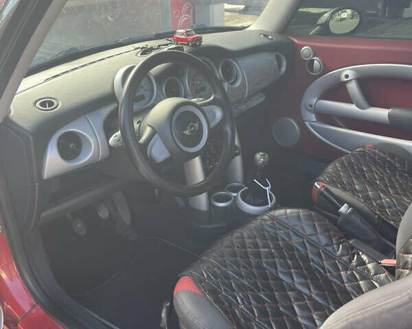 Красный Мини Купер, объемом двигателя 1.6 л и пробегом 223 тыс. км за 3100 $, фото 8 на Automoto.ua