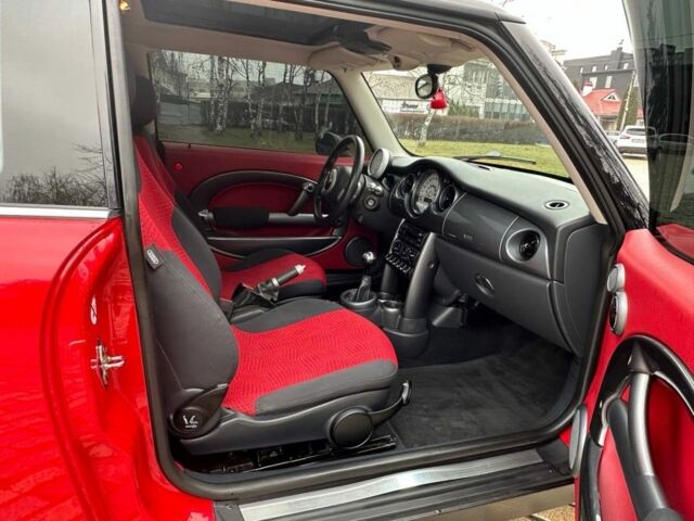 Красный Мини Купер, объемом двигателя 1.6 л и пробегом 212 тыс. км за 4800 $, фото 12 на Automoto.ua