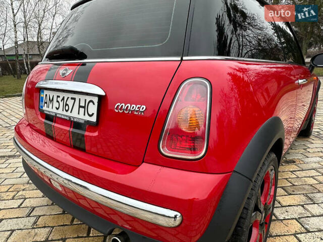 Красный Мини Купер, объемом двигателя 1.6 л и пробегом 210 тыс. км за 4750 $, фото 8 на Automoto.ua