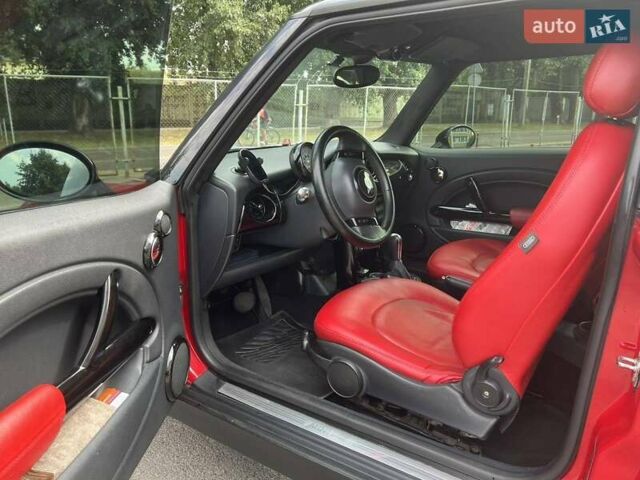 Красный Мини Купер, объемом двигателя 1.6 л и пробегом 260 тыс. км за 4200 $, фото 11 на Automoto.ua