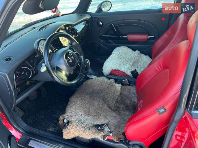 Червоний Міні Cooper, об'ємом двигуна 1.6 л та пробігом 292 тис. км за 4700 $, фото 7 на Automoto.ua