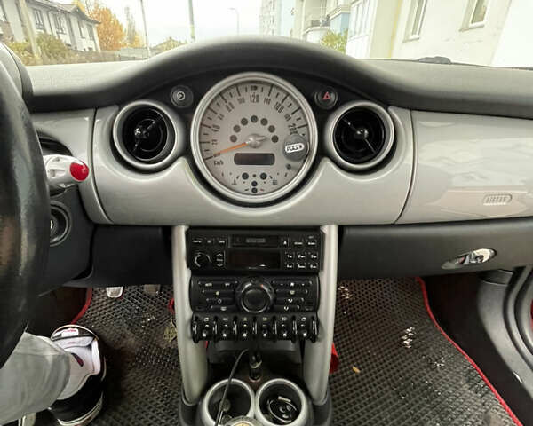 Червоний Міні Cooper, об'ємом двигуна 1.36 л та пробігом 232 тис. км за 5200 $, фото 15 на Automoto.ua