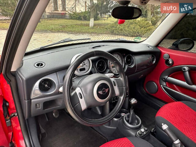 Красный Мини Купер, объемом двигателя 1.6 л и пробегом 210 тыс. км за 4750 $, фото 21 на Automoto.ua