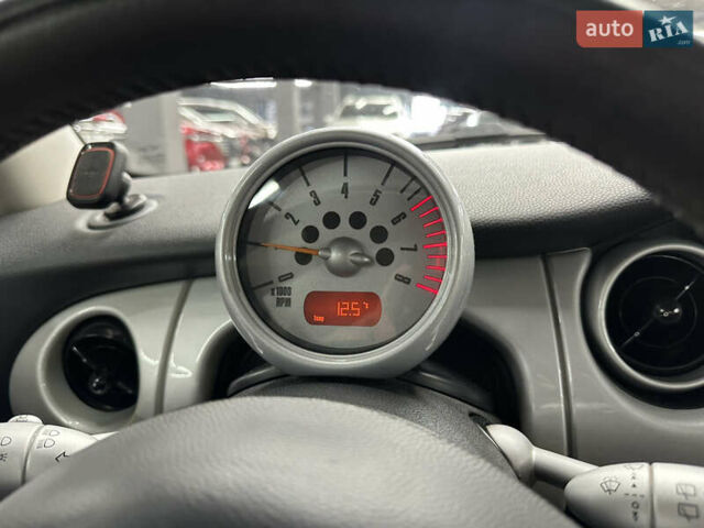 Красный Мини Купер, объемом двигателя 1.6 л и пробегом 121 тыс. км за 4500 $, фото 11 на Automoto.ua