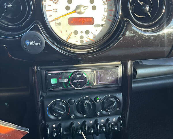 Червоний Міні Cooper, об'ємом двигуна 1.6 л та пробігом 292 тис. км за 4700 $, фото 15 на Automoto.ua