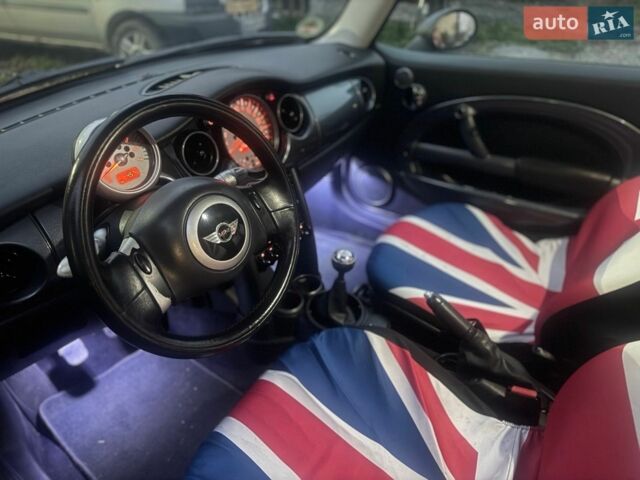 Червоний Міні Cooper, об'ємом двигуна 1.4 л та пробігом 240 тис. км за 3900 $, фото 9 на Automoto.ua