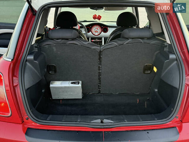 Червоний Міні Cooper, об'ємом двигуна 1.6 л та пробігом 214 тис. км за 5400 $, фото 16 на Automoto.ua
