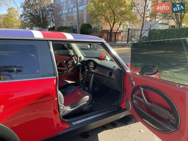 Красный Мини Купер, объемом двигателя 1.6 л и пробегом 197 тыс. км за 3700 $, фото 4 на Automoto.ua
