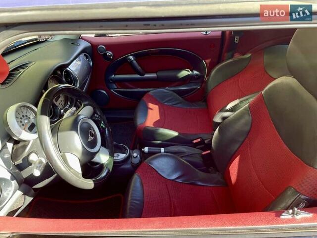 Красный Мини Купер, объемом двигателя 1.6 л и пробегом 197 тыс. км за 3700 $, фото 13 на Automoto.ua
