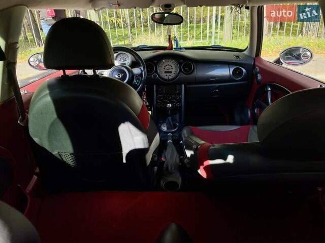 Красный Мини Купер, объемом двигателя 1.6 л и пробегом 197 тыс. км за 3700 $, фото 14 на Automoto.ua