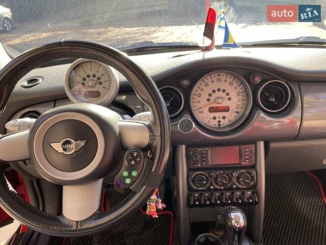 Красный Мини Купер, объемом двигателя 1.6 л и пробегом 197 тыс. км за 3700 $, фото 9 на Automoto.ua