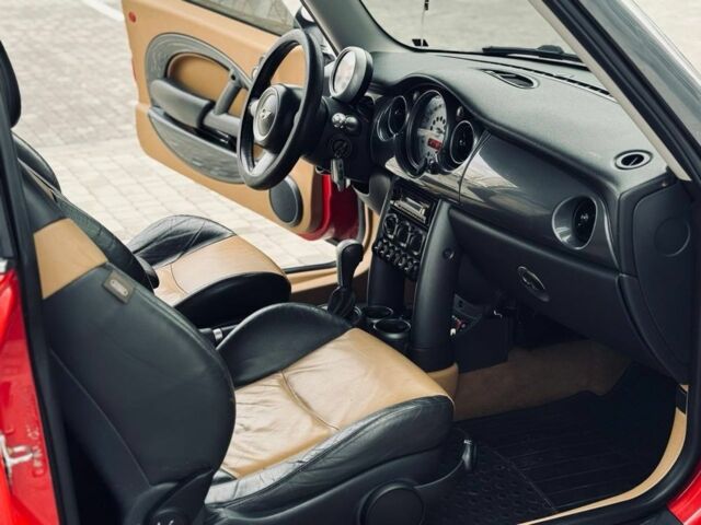 Красный Мини Купер, объемом двигателя 1.6 л и пробегом 245 тыс. км за 4850 $, фото 8 на Automoto.ua