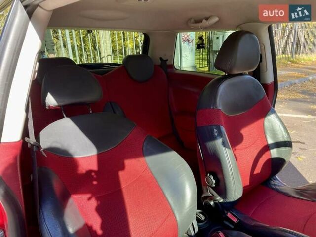 Красный Мини Купер, объемом двигателя 1.6 л и пробегом 197 тыс. км за 3700 $, фото 6 на Automoto.ua