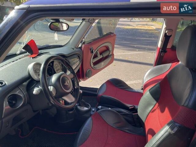 Красный Мини Купер, объемом двигателя 1.6 л и пробегом 197 тыс. км за 3700 $, фото 7 на Automoto.ua