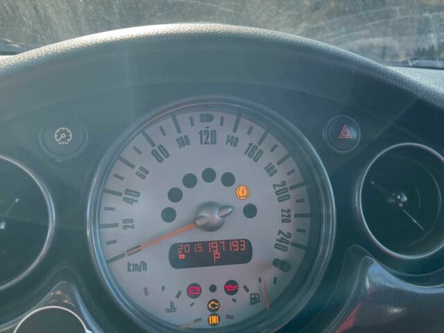 Красный Мини Купер, объемом двигателя 1.6 л и пробегом 197 тыс. км за 3700 $, фото 6 на Automoto.ua