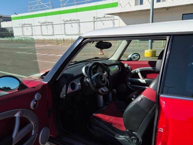 Красный Мини Купер, объемом двигателя 1.6 л и пробегом 167 тыс. км за 5600 $, фото 17 на Automoto.ua