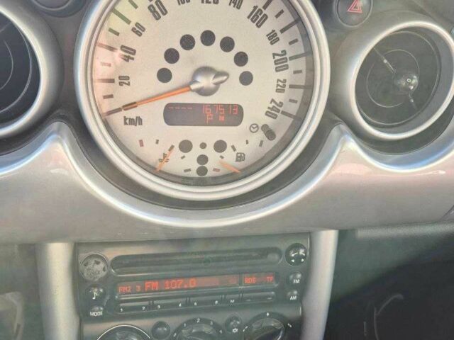 Красный Мини Купер, объемом двигателя 1.6 л и пробегом 167 тыс. км за 5600 $, фото 10 на Automoto.ua