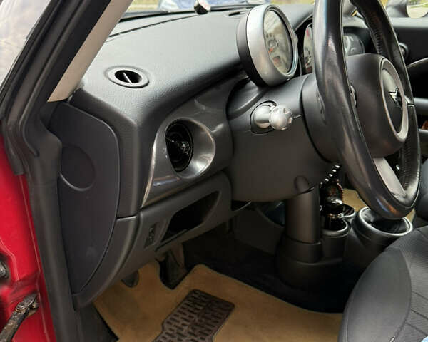 Червоний Міні Cooper, об'ємом двигуна 1.4 л та пробігом 321 тис. км за 5200 $, фото 10 на Automoto.ua