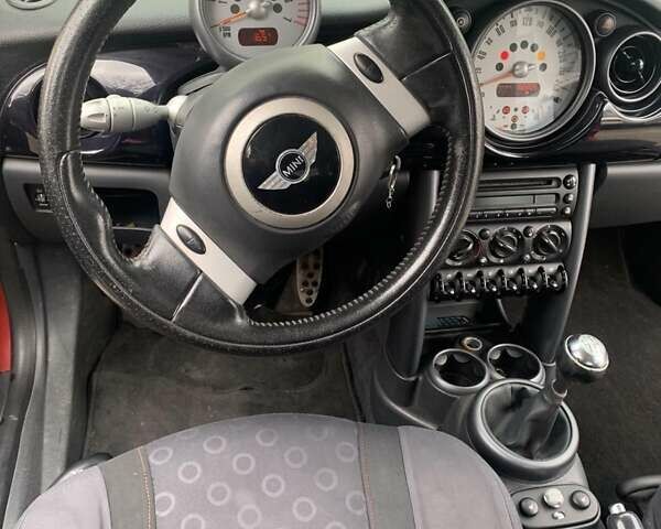 Мини Купер 2006 в Хмельницком на Automoto.ua Красный Мини Купер, объемом двигателя 1.36 л и пробегом 182 тыс. км за 5500 $, фото 4 на Automoto.ua
