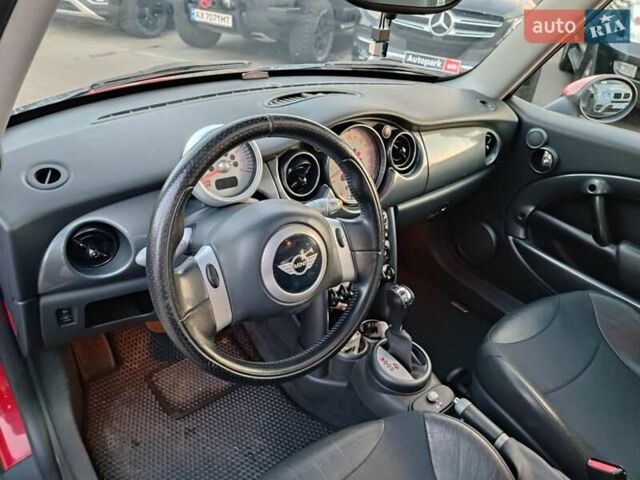 Красный Мини Купер, объемом двигателя 1.6 л и пробегом 244 тыс. км за 5590 $, фото 13 на Automoto.ua