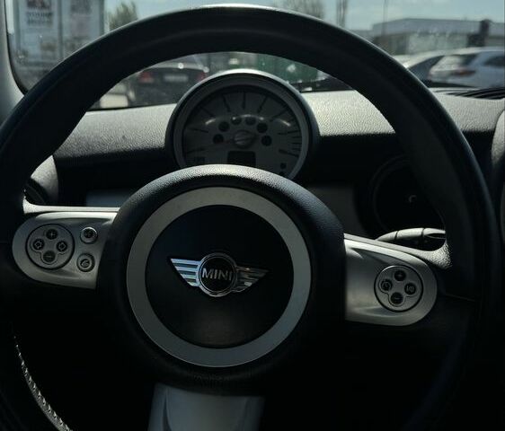 Червоний Міні Cooper, об'ємом двигуна 1.6 л та пробігом 204 тис. км за 4400 $, фото 16 на Automoto.ua