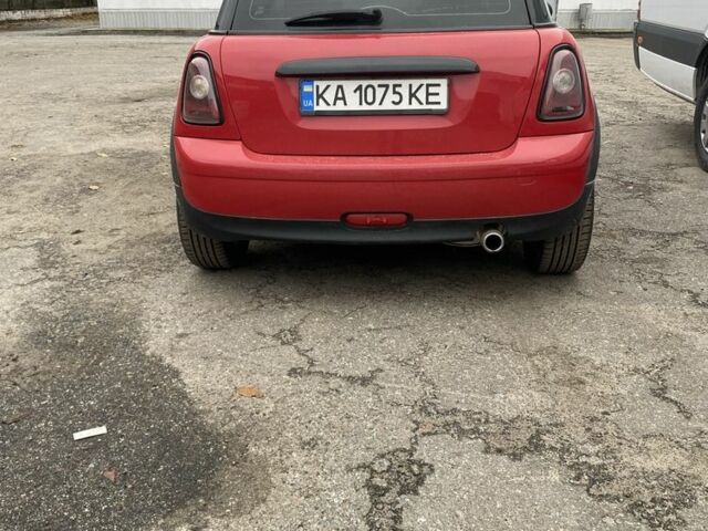 Червоний Міні Cooper, об'ємом двигуна 1.6 л та пробігом 133 тис. км за 5400 $, фото 2 на Automoto.ua
