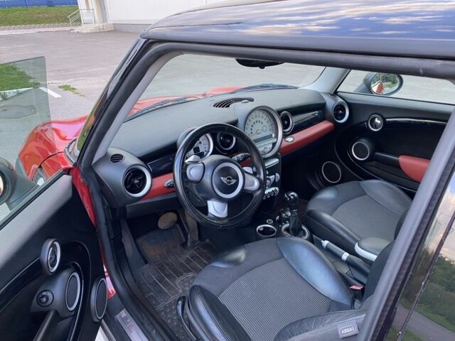 Червоний Міні Cooper, об'ємом двигуна 1.6 л та пробігом 133 тис. км за 5400 $, фото 4 на Automoto.ua