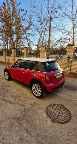 Червоний Міні Cooper, об'ємом двигуна 1.6 л та пробігом 155 тис. км за 6000 $, фото 16 на Automoto.ua