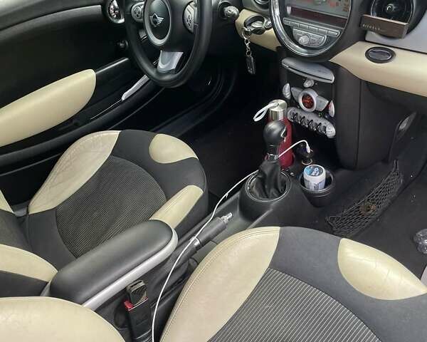 Красный Мини Купер, объемом двигателя 1.6 л и пробегом 155 тыс. км за 6700 $, фото 2 на Automoto.ua